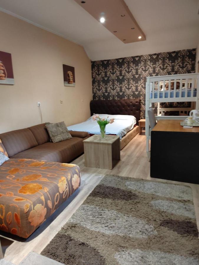 Guest House Maja Novi Sad Eksteriør billede