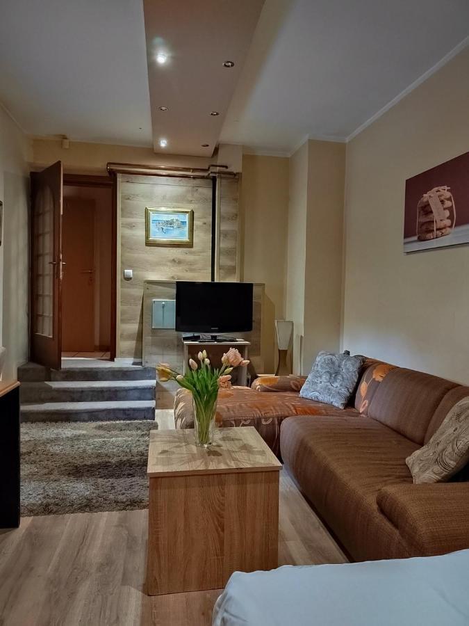 Guest House Maja Novi Sad Eksteriør billede