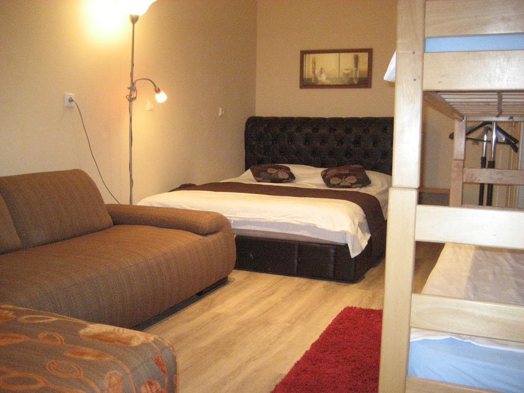 Guest House Maja Novi Sad Eksteriør billede