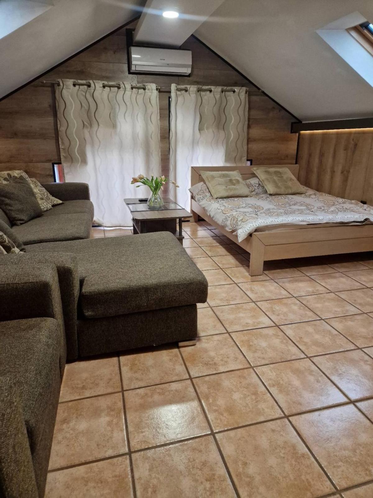 Guest House Maja Novi Sad Eksteriør billede