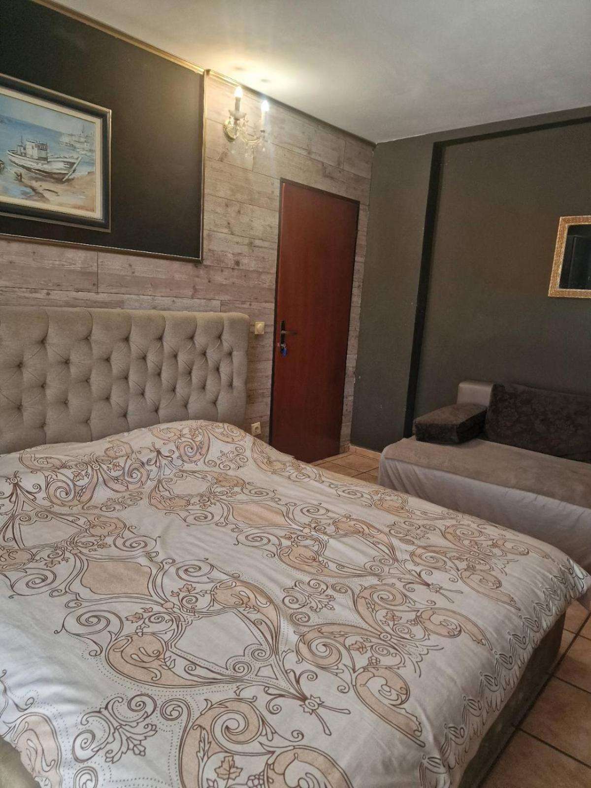 Guest House Maja Novi Sad Eksteriør billede