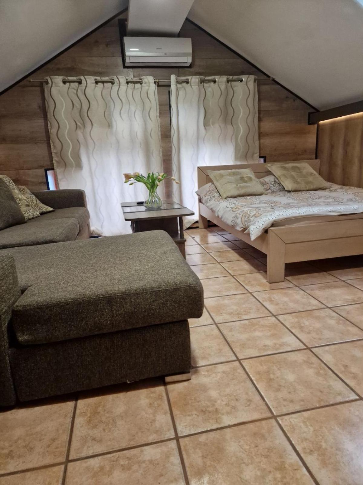 Guest House Maja Novi Sad Eksteriør billede