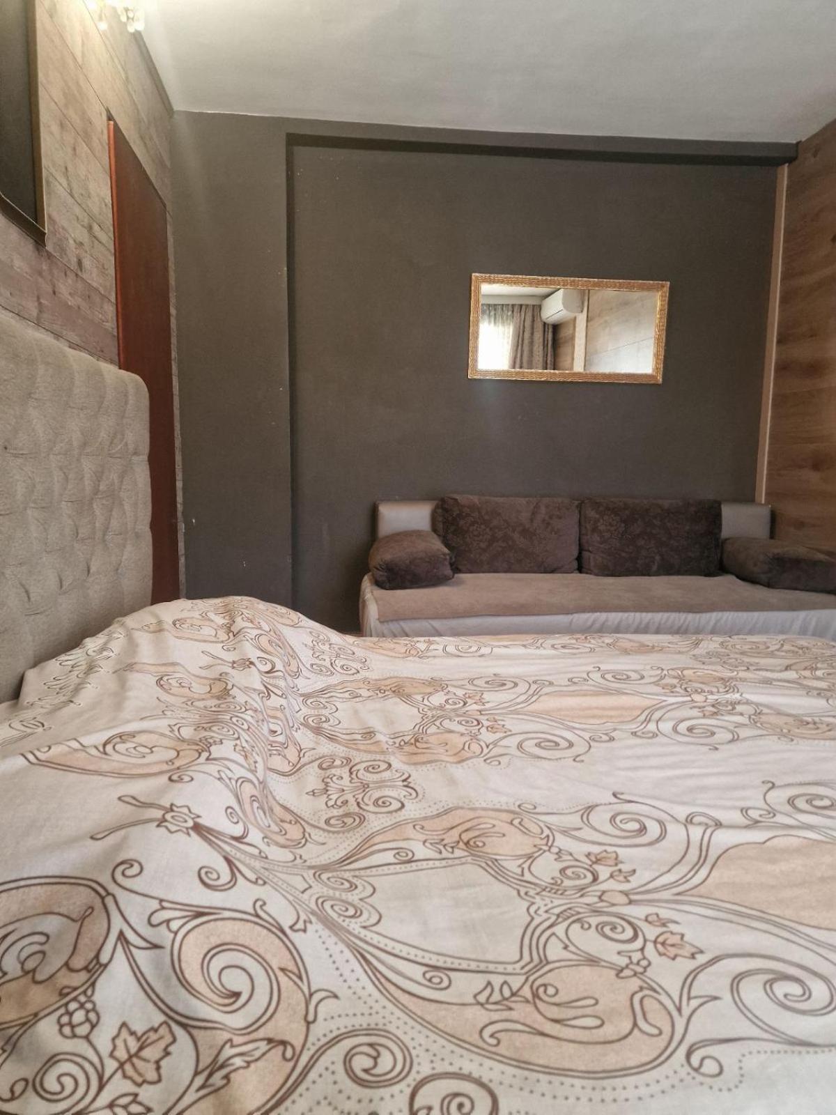Guest House Maja Novi Sad Eksteriør billede