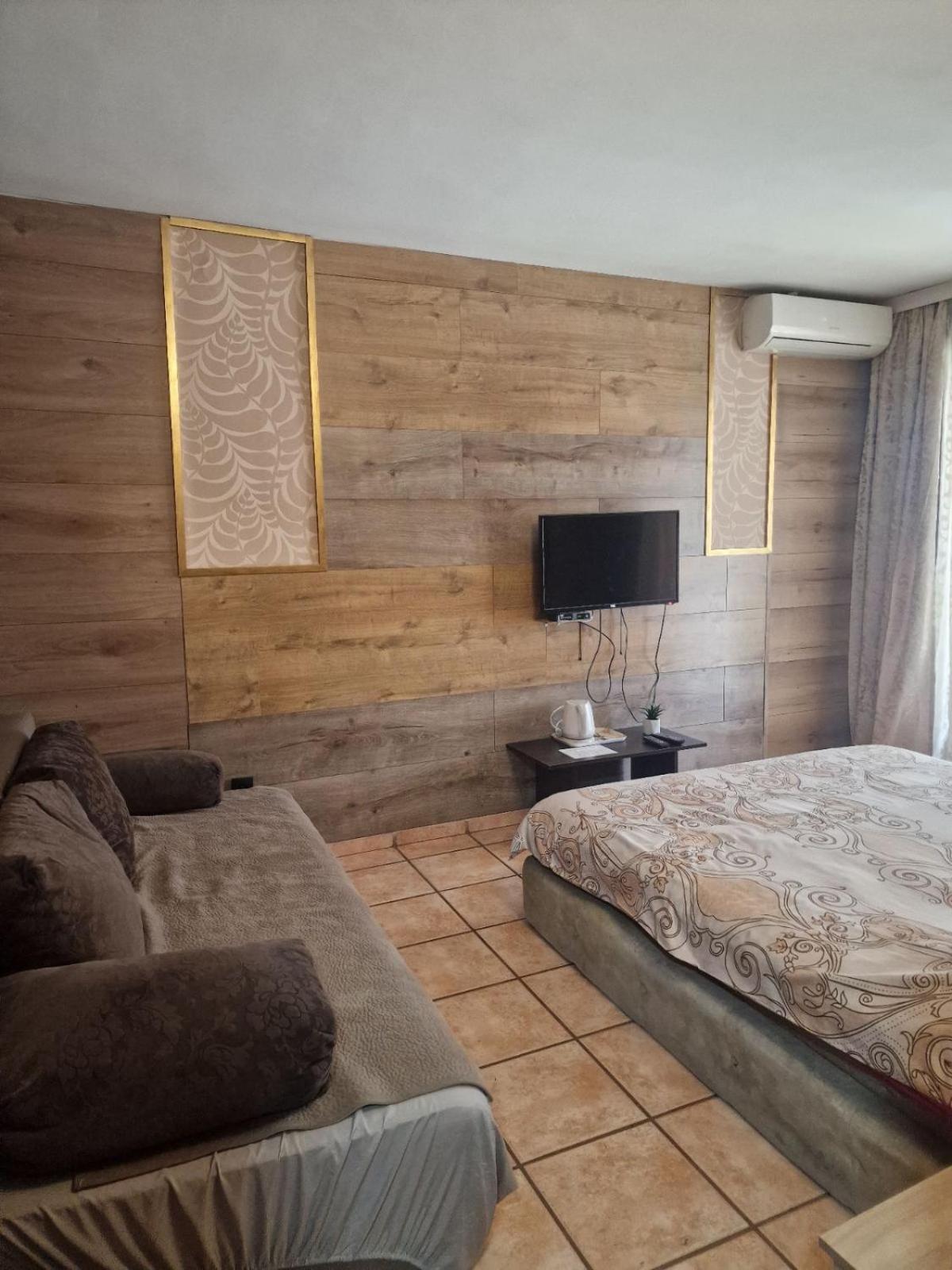 Guest House Maja Novi Sad Eksteriør billede