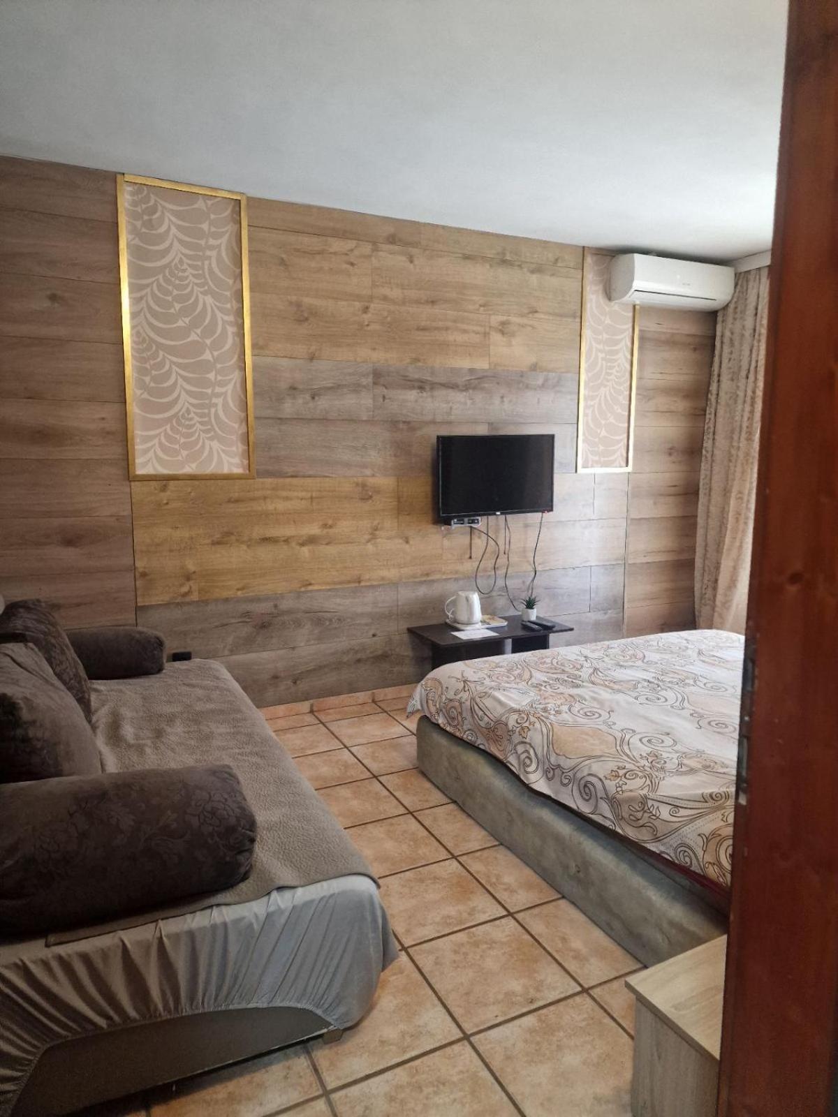 Guest House Maja Novi Sad Eksteriør billede