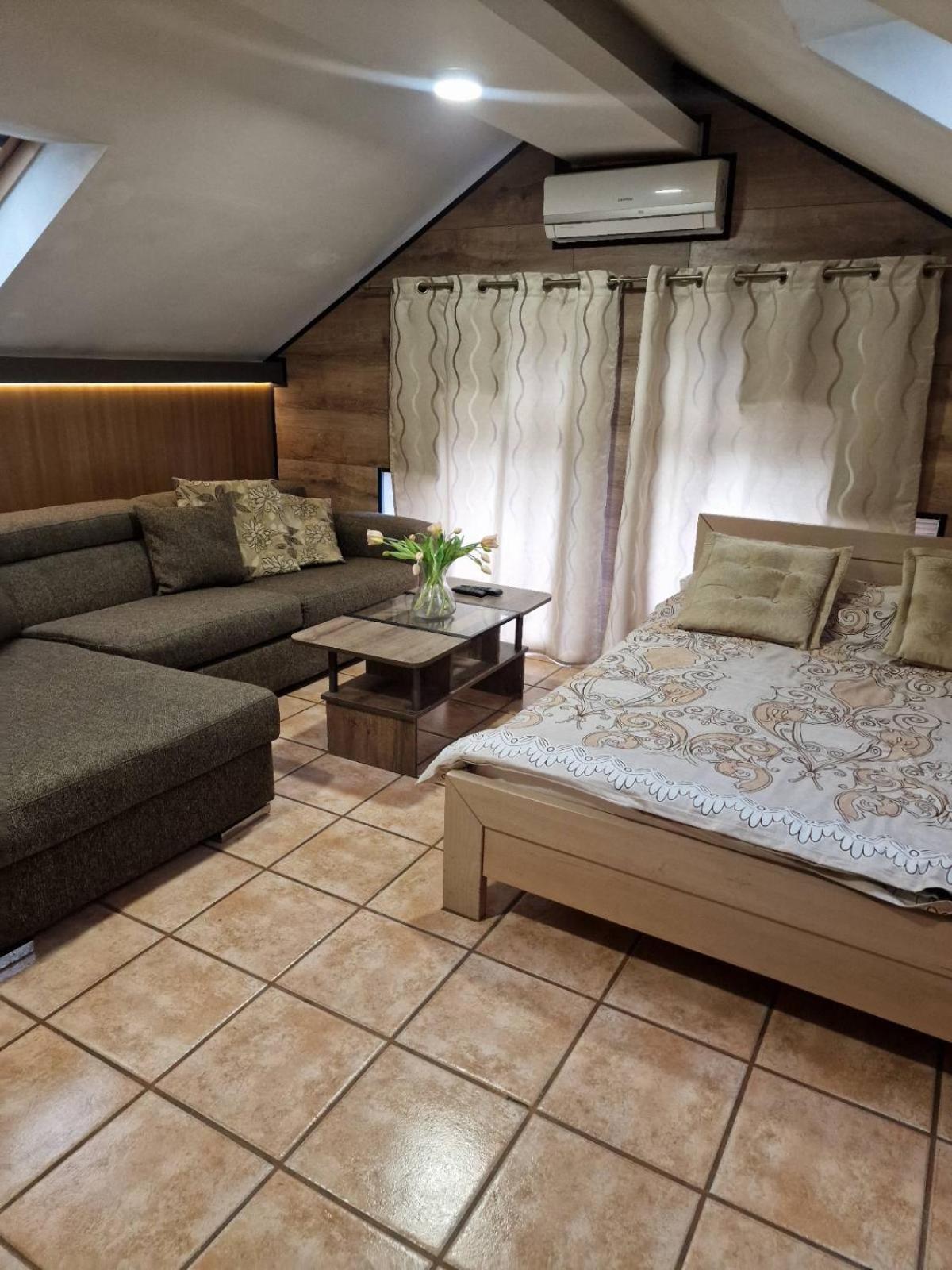Guest House Maja Novi Sad Eksteriør billede