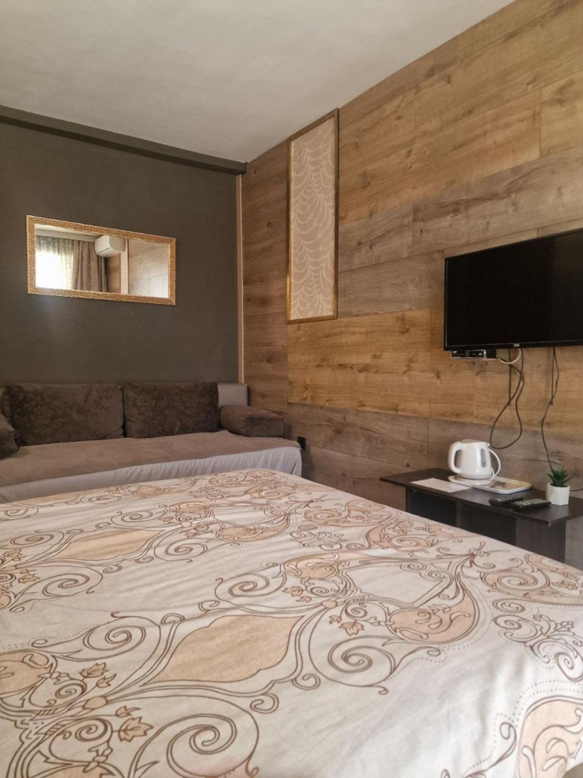 Guest House Maja Novi Sad Eksteriør billede