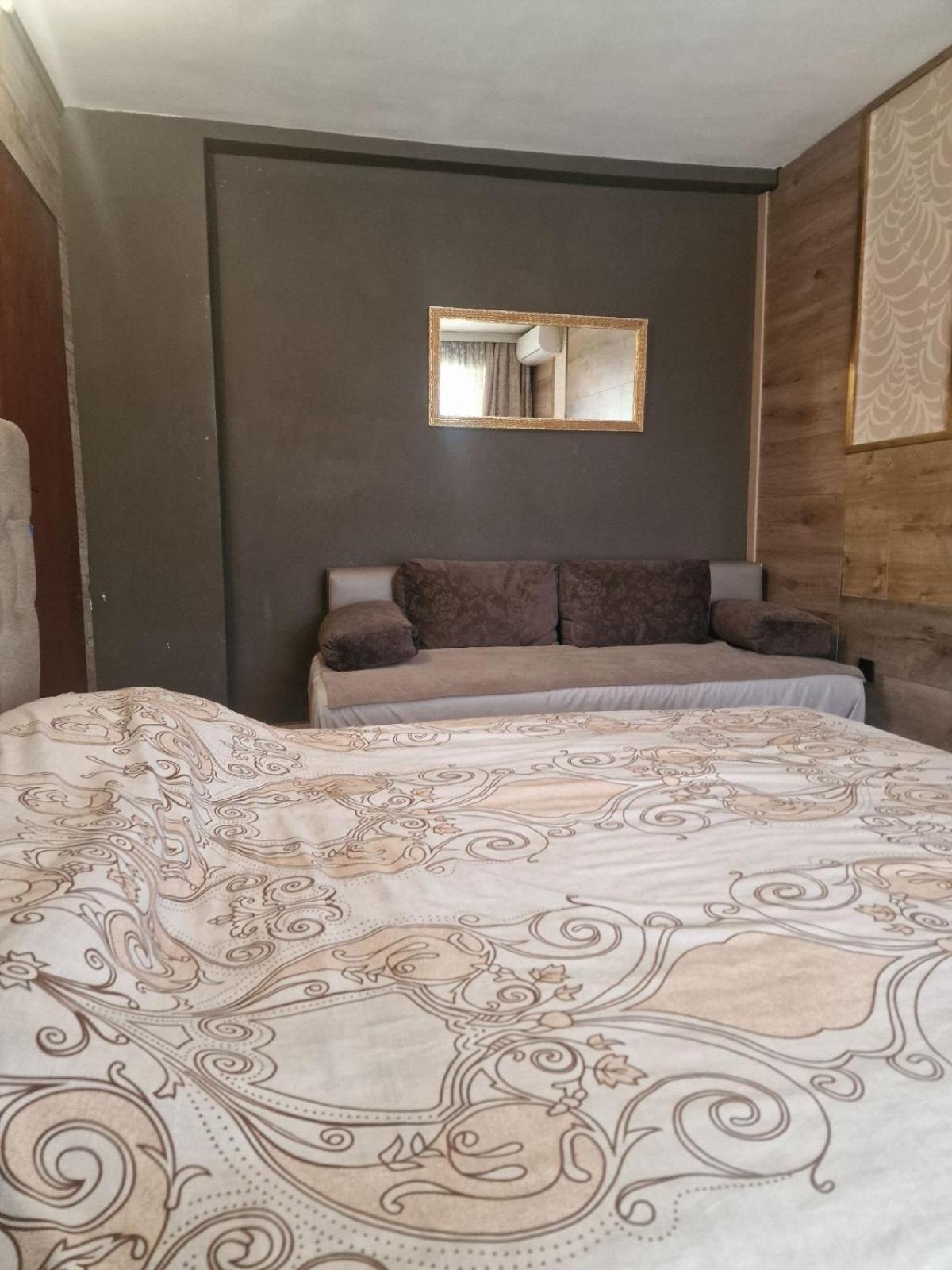 Guest House Maja Novi Sad Eksteriør billede