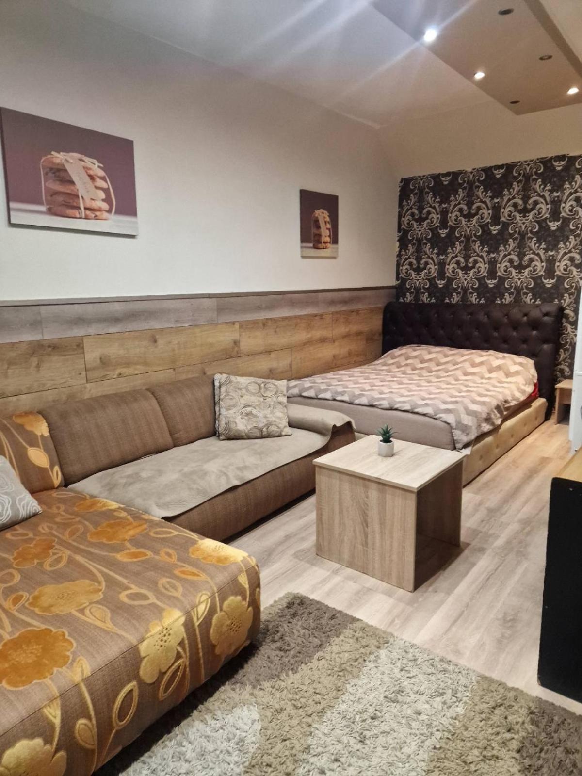 Guest House Maja Novi Sad Eksteriør billede