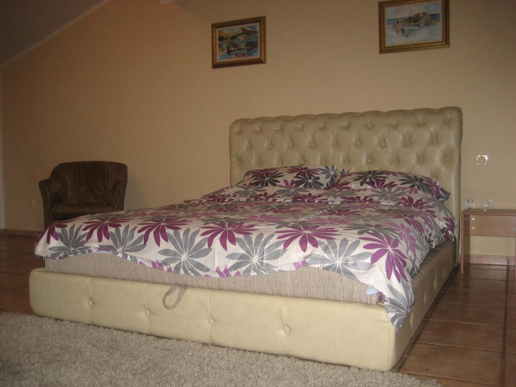 Guest House Maja Novi Sad Eksteriør billede