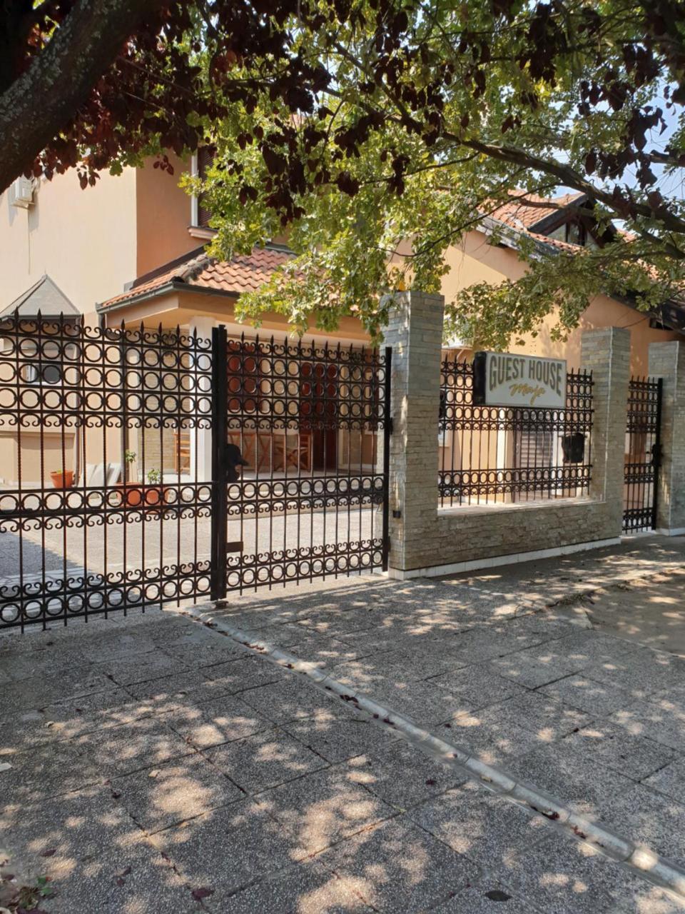 Guest House Maja Novi Sad Eksteriør billede